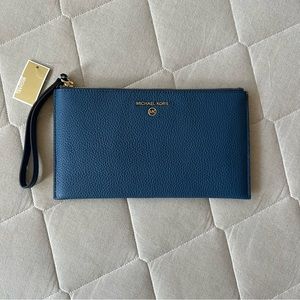 Michael Kors Jet Set Charm Wristlet